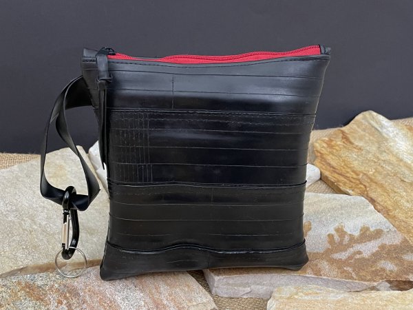 Upcycling Tasche mit Reißverschluss in rot